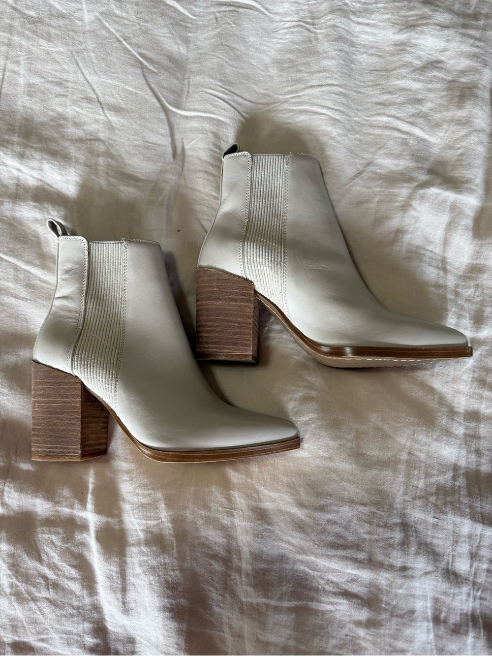 Steve Madden sz 7 Women’s Cream Leather Block-Heel Ankle Boots